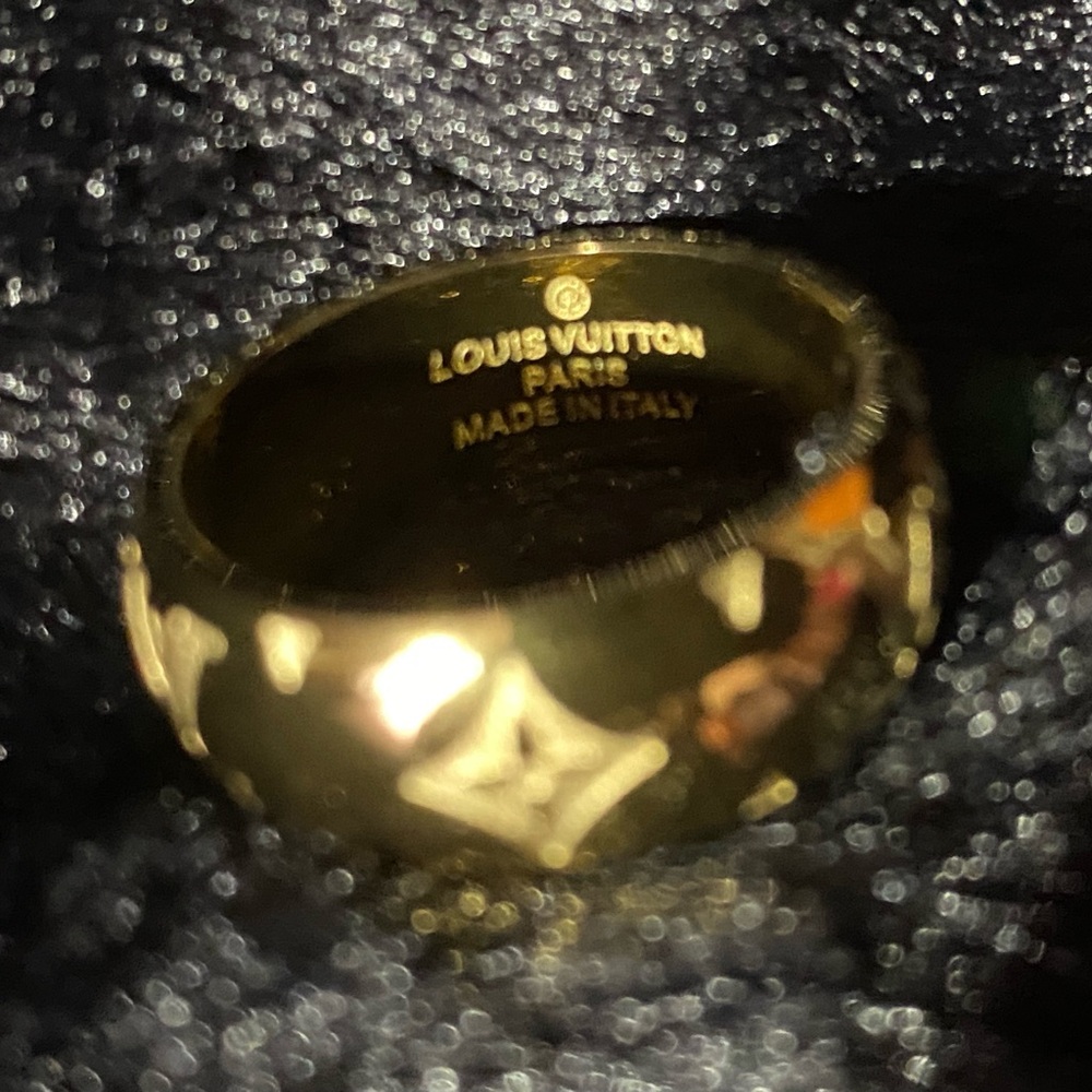 18K Gold LV Luxury Band Ring - Picture 3 of 6